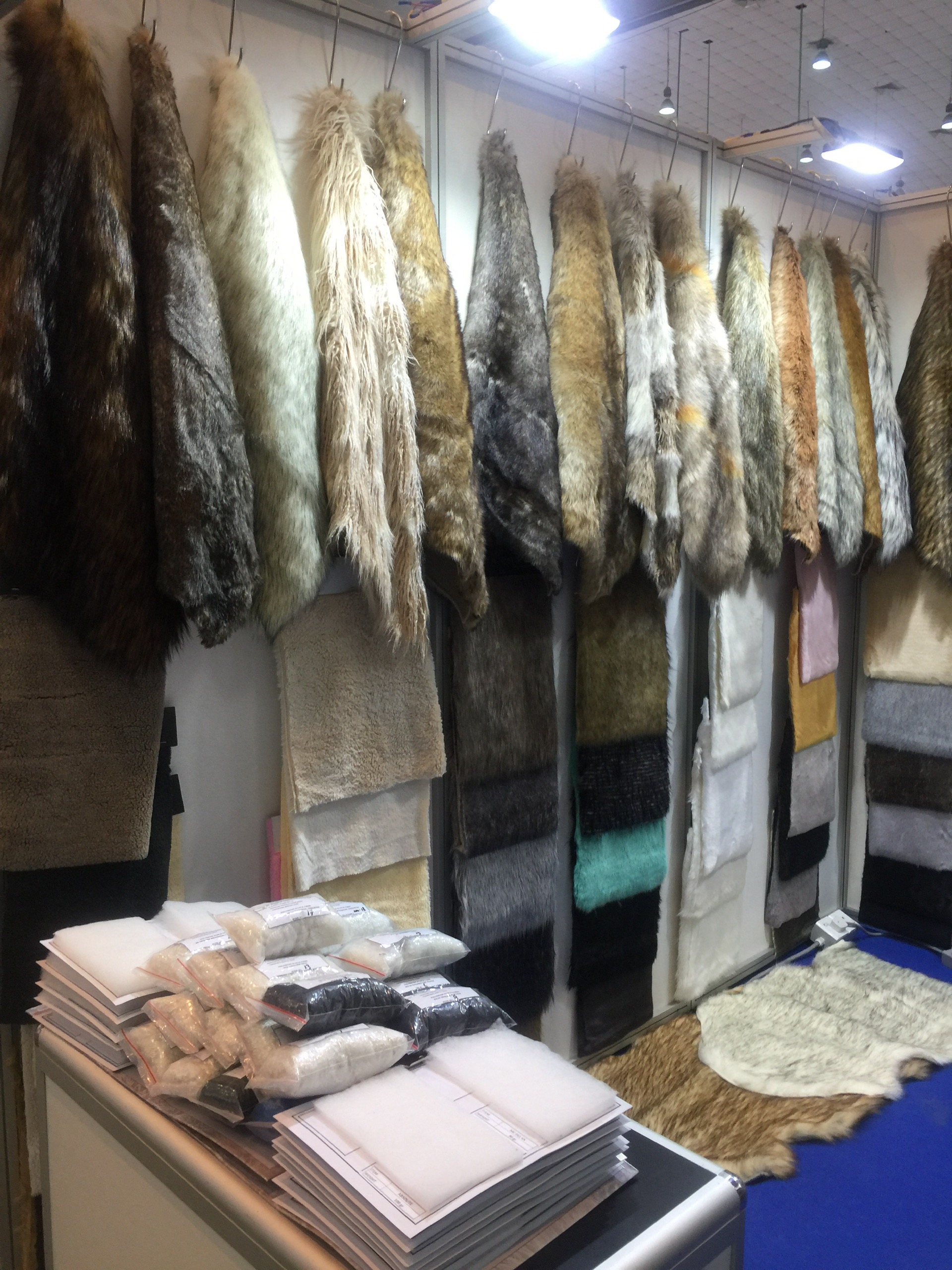 Vải giả lông thú - Vải lông nhân tạo - Công Ty TNHH Thương Mại Dịch Vụ Nam Đăng