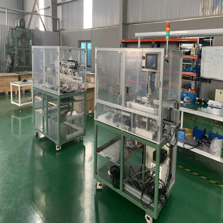 Máy lắp vít tự động