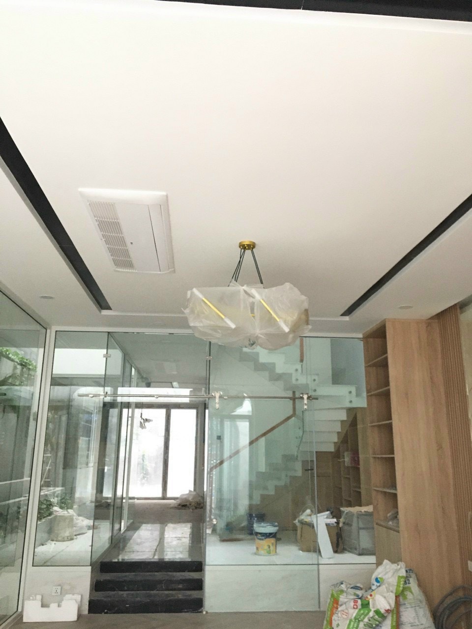 Thi công máy lạnh LG âm trần 1 hướng thổi cục bộ tại Long An