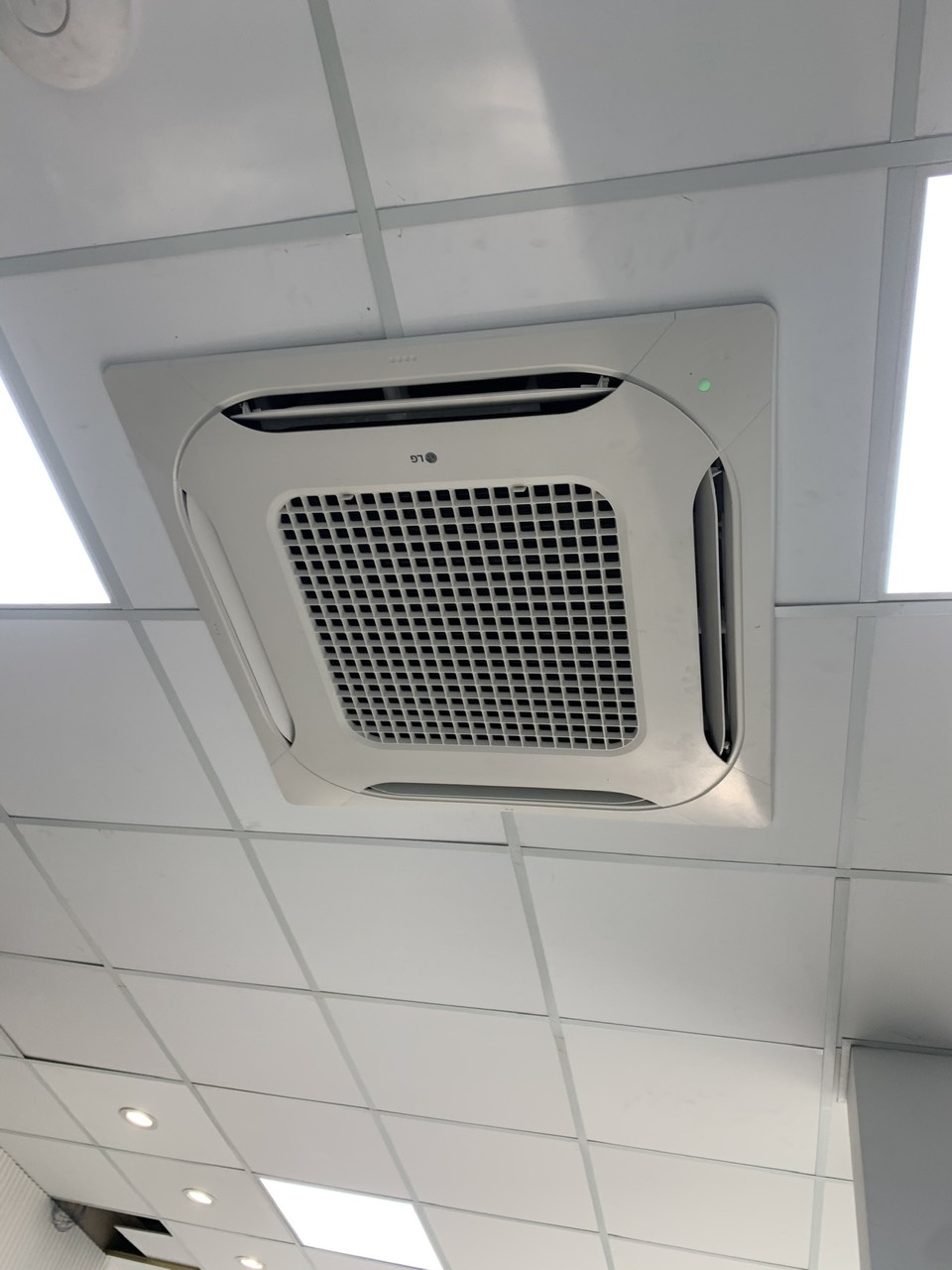 Thi công, lắp đặt, bảo dưỡng máy lạnh