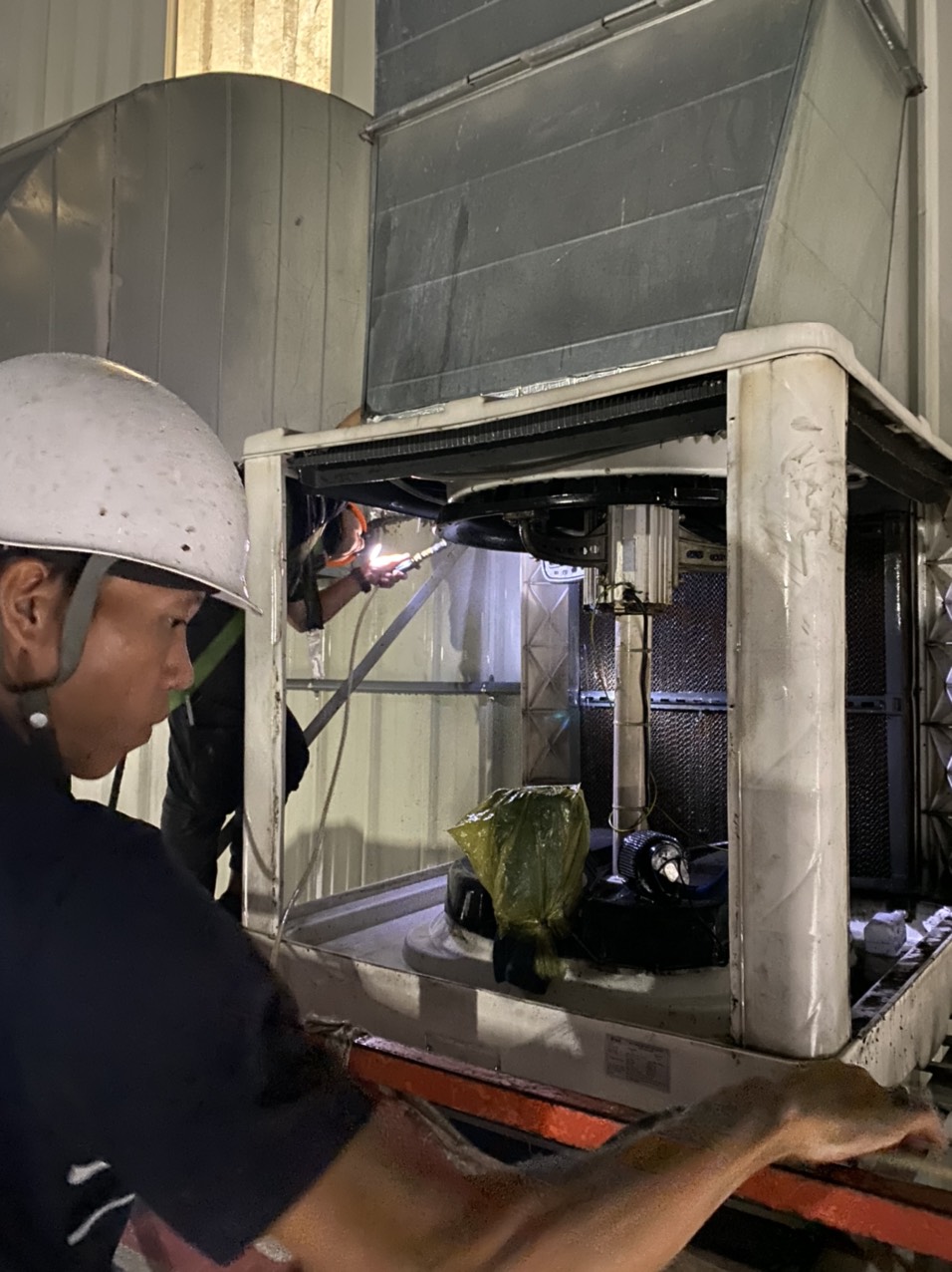 Bảo trì hệ thống máy lạnh công nghiệp nhà xưởng - Điện Lạnh Công Nghiệp Bình Dương - Công Ty TNHH Thương Mại Dịch Vụ Cơ Điện Lạnh VME