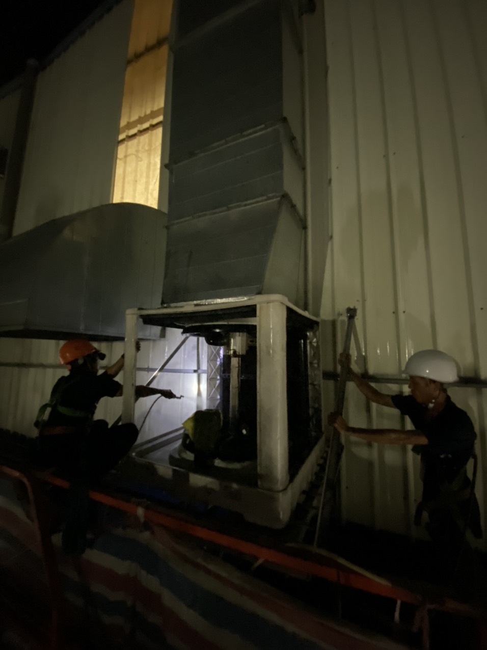Bảo trì hệ thống máy lạnh công nghiệp nhà xưởng - Điện Lạnh Công Nghiệp Bình Dương - Công Ty TNHH Thương Mại Dịch Vụ Cơ Điện Lạnh VME