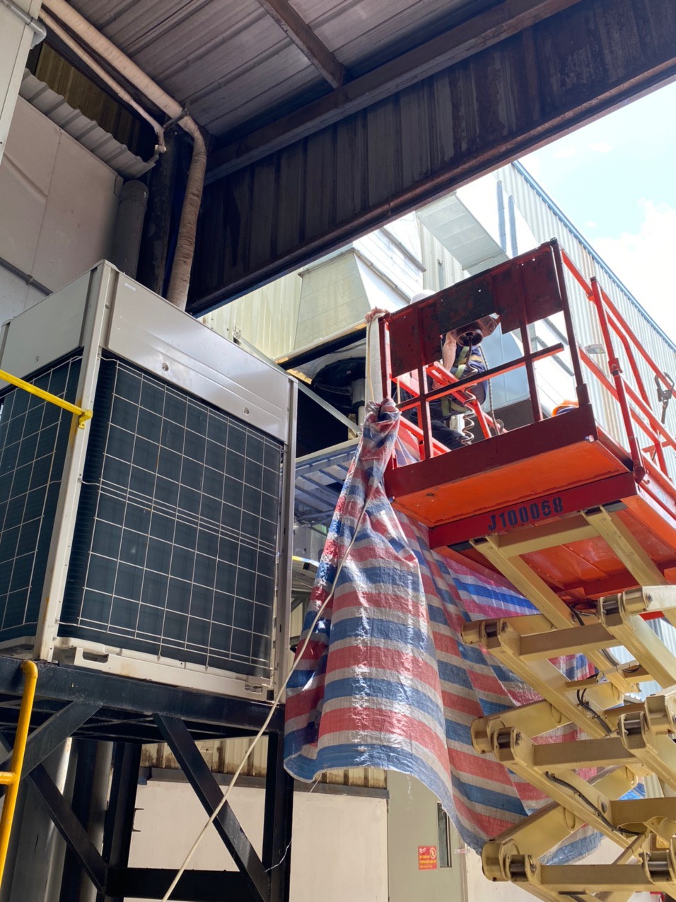 Bảo trì hệ thống máy lạnh công nghiệp - Điện Lạnh Công Nghiệp Bình Dương - Công Ty TNHH Thương Mại Dịch Vụ Cơ Điện Lạnh VME
