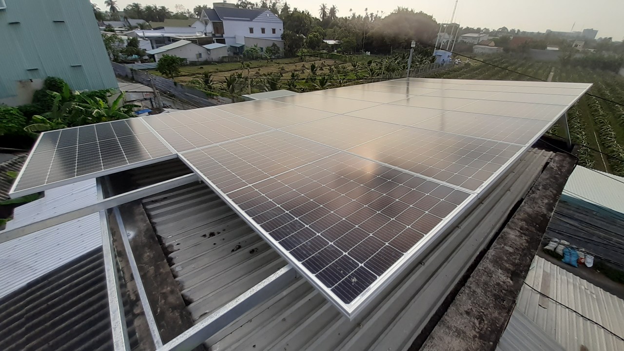 Pin năng lượng mặt trời - Thiết Bị Năng Lượng Mặt Trời Phát Lộc - Công Ty TNHH Phát Lộc