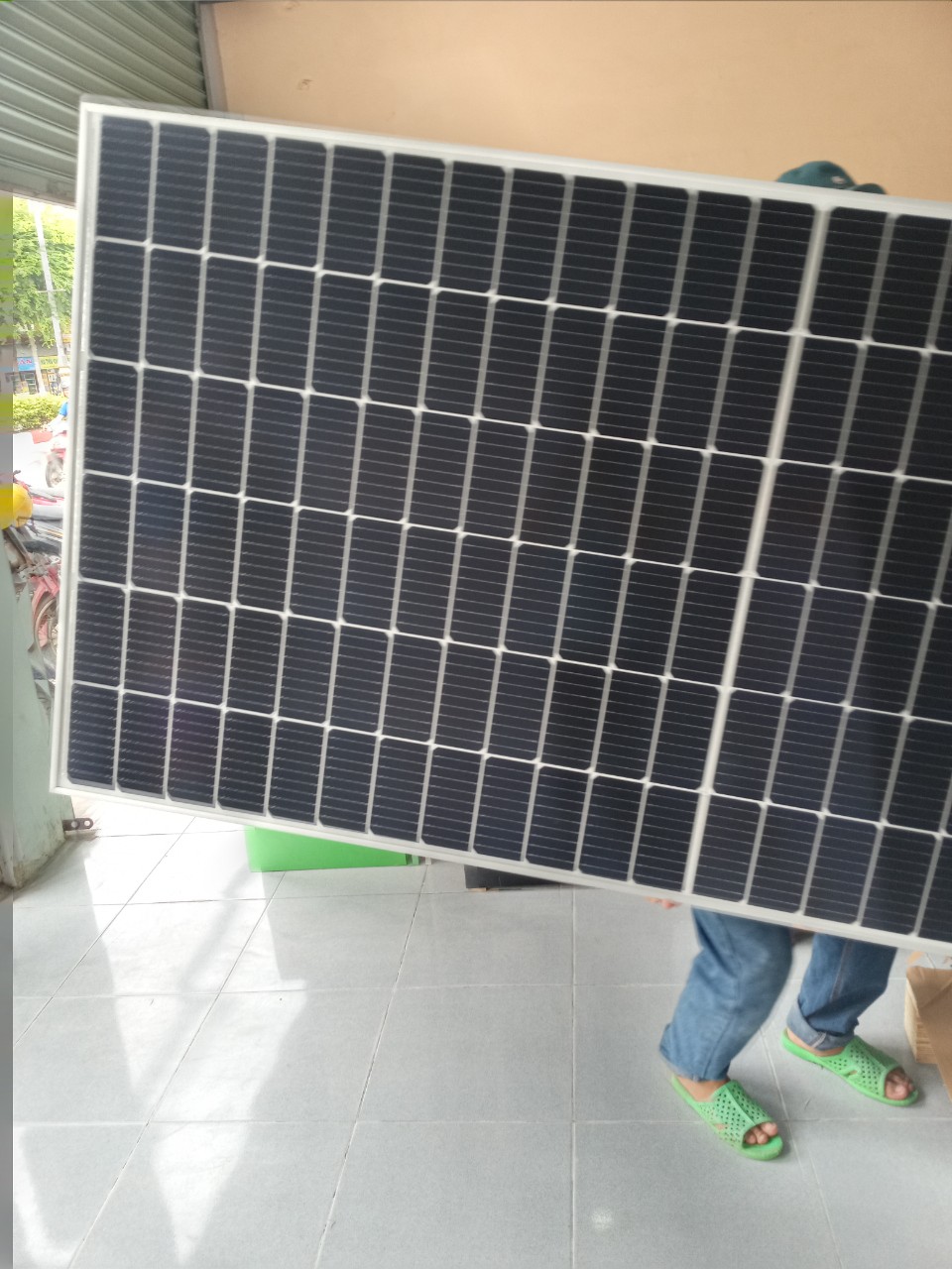 Pin năng lượng mặt trời - Thiết Bị Năng Lượng Mặt Trời Phát Lộc - Công Ty TNHH Phát Lộc