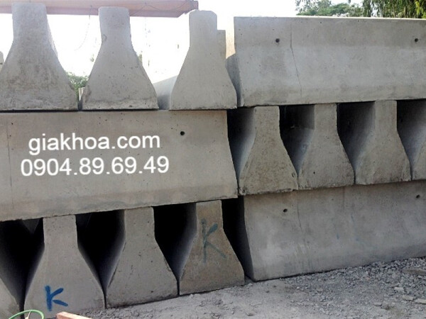 Dải phân cách bê tông