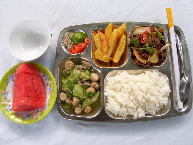 Suất ăn công nghiệp - Suất Ăn Công Nghiệp Quang Minh Hưng Yên - Công Ty TNHH Dịch Vụ Và Thương Mại Quang Minh Hưng Yên