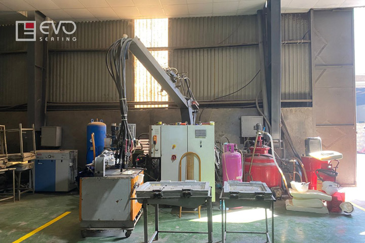 Máy sản xuất mút đệm