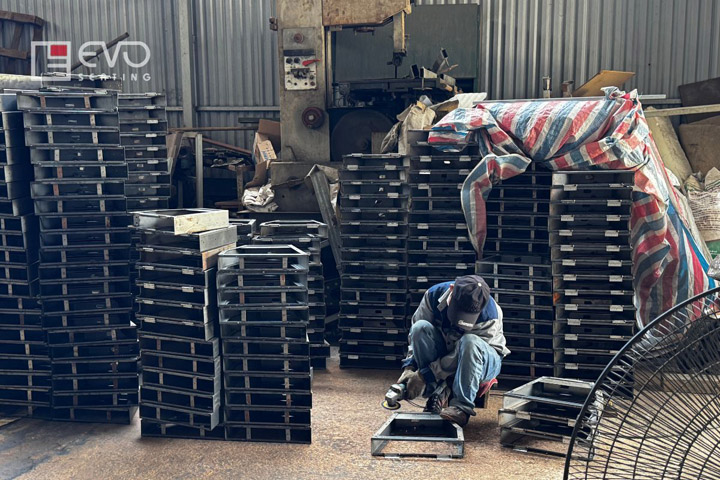 Sản xuất chân ghế