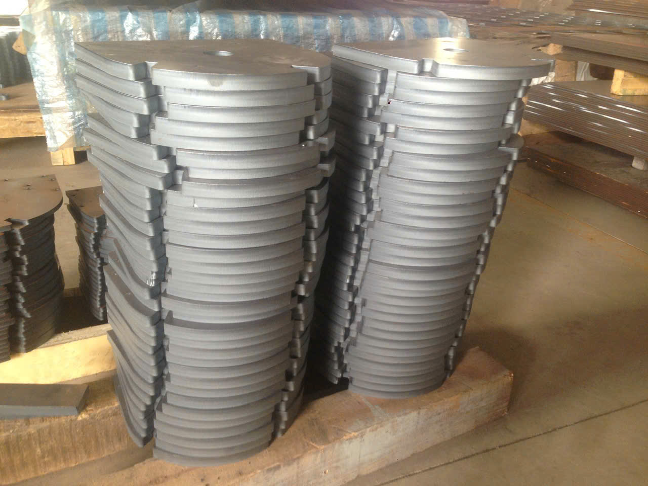 Gia công cắt sắt thép bằng máy Laser Fiber - Dịch Vụ Gia Công Cơ Khí & Cắt Laser Thắng Lợi Việt Nhật - Công Ty TNHH Thắng Lợi Việt Nhật