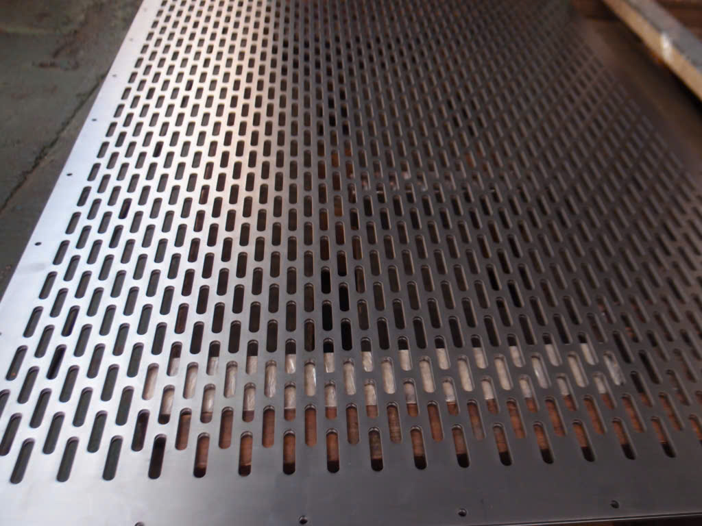 Gia công cắt sắt thép bằng máy Laser Fiber - Dịch Vụ Gia Công Cơ Khí & Cắt Laser Thắng Lợi Việt Nhật - Công Ty TNHH Thắng Lợi Việt Nhật