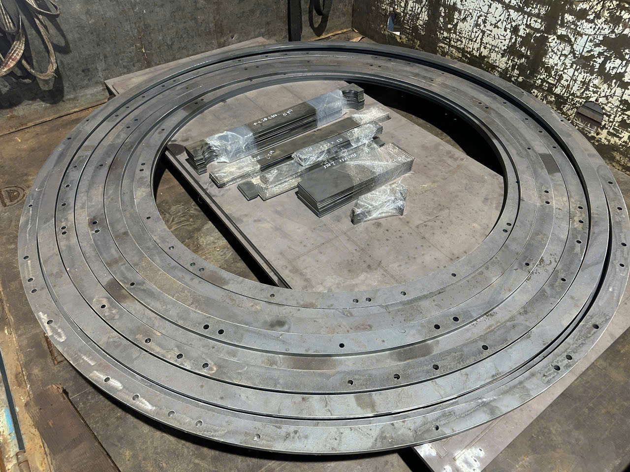 Gia công cắt sắt thép bằng máy Laser Fiber - Dịch Vụ Gia Công Cơ Khí & Cắt Laser Thắng Lợi Việt Nhật - Công Ty TNHH Thắng Lợi Việt Nhật