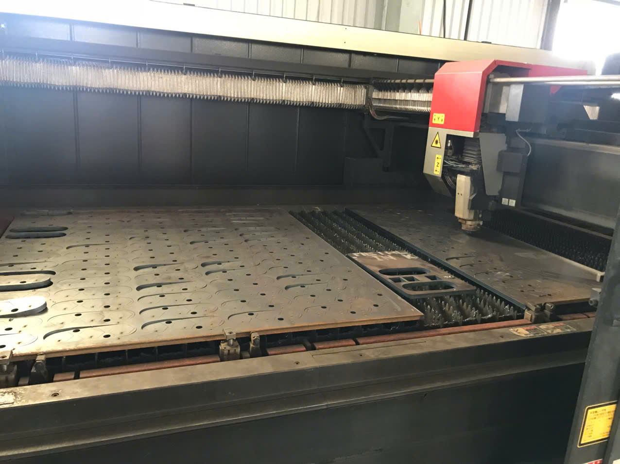 Gia công cắt sắt thép bằng máy Laser Fiber - Dịch Vụ Gia Công Cơ Khí & Cắt Laser Thắng Lợi Việt Nhật - Công Ty TNHH Thắng Lợi Việt Nhật