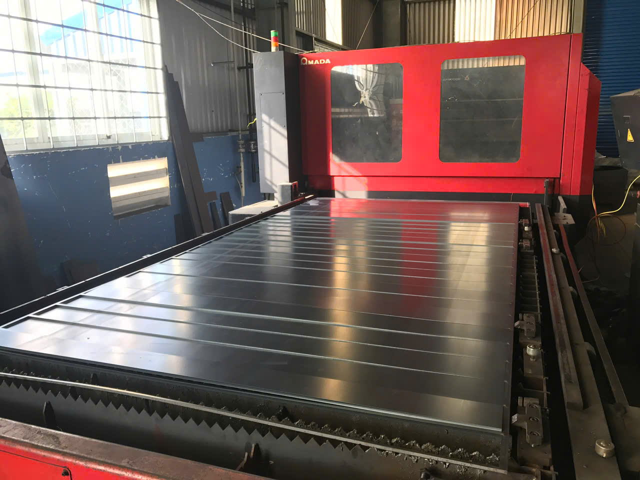 Gia công cắt sắt thép bằng máy Laser Fiber - Dịch Vụ Gia Công Cơ Khí & Cắt Laser Thắng Lợi Việt Nhật - Công Ty TNHH Thắng Lợi Việt Nhật