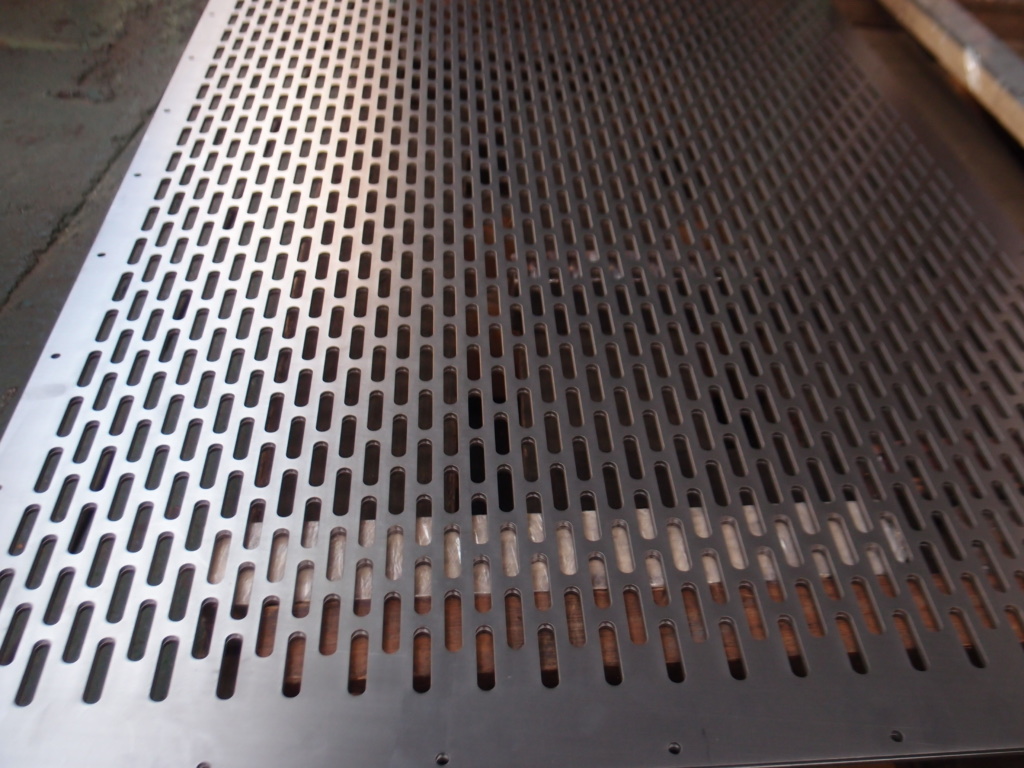 Gia công cắt sắt thép bằng máy Laser Fiber - Dịch Vụ Gia Công Cơ Khí & Cắt Laser Thắng Lợi Việt Nhật - Công Ty TNHH Thắng Lợi Việt Nhật