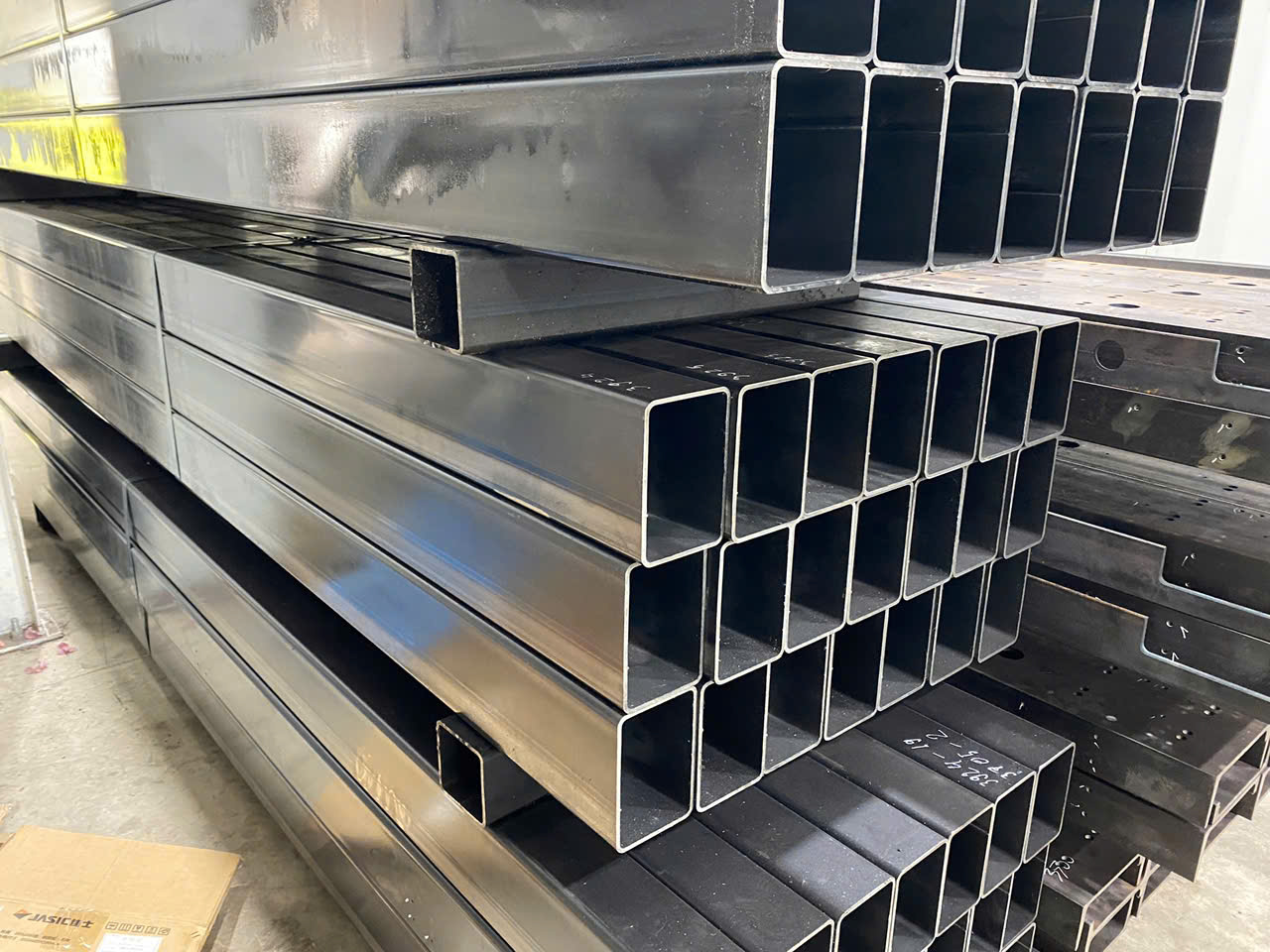 Cung cấp các loại sắt thép - Dịch Vụ Gia Công Cơ Khí & Cắt Laser Thắng Lợi Việt Nhật - Công Ty TNHH Thắng Lợi Việt Nhật