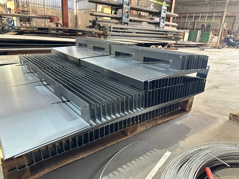 Gia công chấn uốn gấp theo yêu cầu - Dịch Vụ Gia Công Cơ Khí & Cắt Laser Thắng Lợi Việt Nhật - Công Ty TNHH Thắng Lợi Việt Nhật