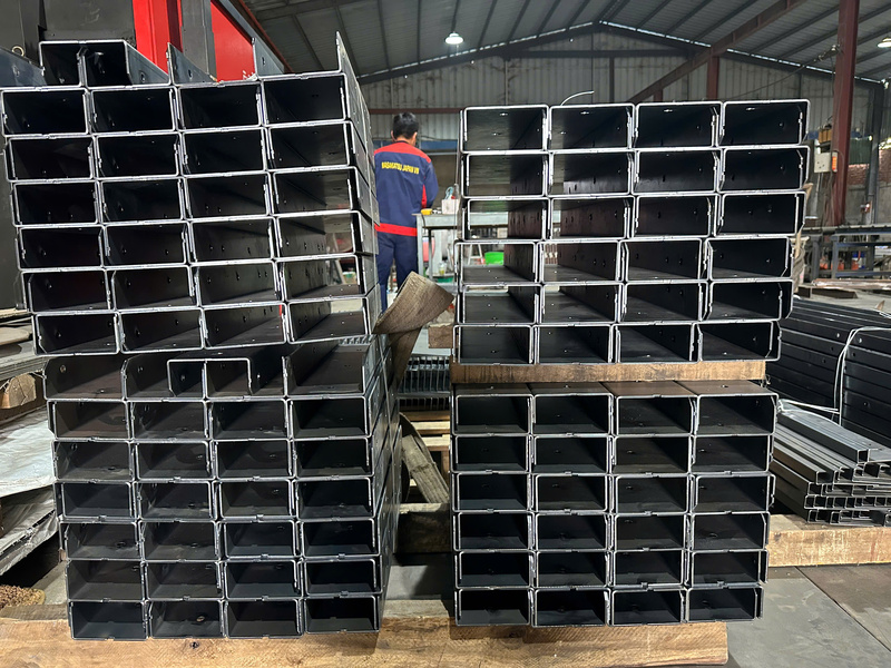 Gia công chấn uốn gấp theo yêu cầu - Dịch Vụ Gia Công Cơ Khí & Cắt Laser Thắng Lợi Việt Nhật - Công Ty TNHH Thắng Lợi Việt Nhật