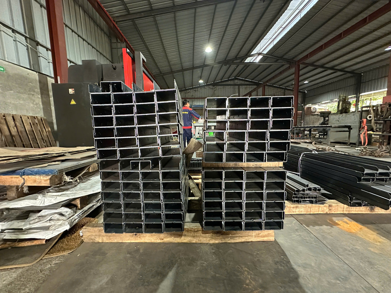 Gia công chấn uốn gấp theo yêu cầu - Dịch Vụ Gia Công Cơ Khí & Cắt Laser Thắng Lợi Việt Nhật - Công Ty TNHH Thắng Lợi Việt Nhật