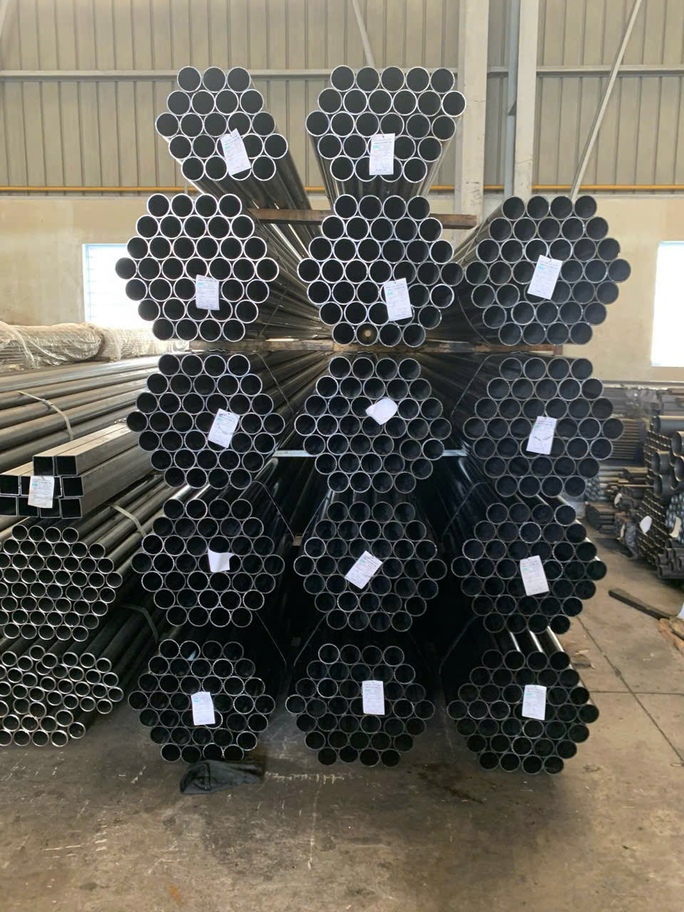 Thép ống tròn - Dịch Vụ Gia Công Cơ Khí & Cắt Laser Thắng Lợi Việt Nhật - Công Ty TNHH Thắng Lợi Việt Nhật