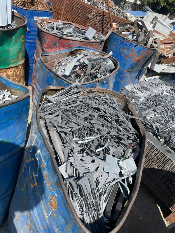 Thu mua phế liệu kim loại