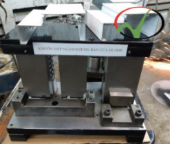 Khuôn dập khung bao cửa đi