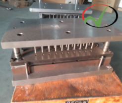 Khuôn dập lỗ kệ siêu thị