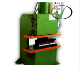 Máy dập thủy lực