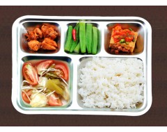 Gà kho mặn, đậu nhồi thịt sốt cà