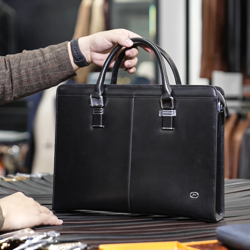 Cặp nam dạng đứng có khóa dọc da bò Taiga - FTT Leather - Công Ty Cổ Phần KJ Việt Nam