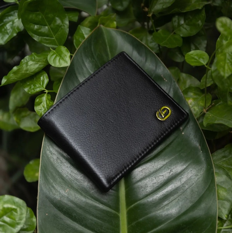 Ví da bò vân hạt nam logo FTT kim loại nổi - FTT Leather - Công Ty Cổ Phần KJ Việt Nam