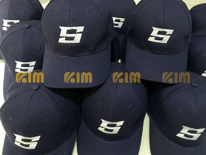 Mũ lưỡi trai thêu logo S - Mũ Nón Sản Xuất Kim - Công Ty TNHH Kim Advertising