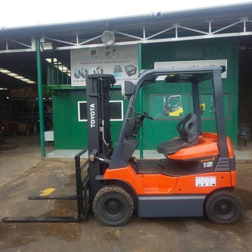 Xe nâng Toyota ngồi lái 7FB15 4m7