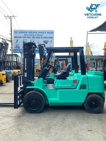 Xe nâng dầu 4.5 tấn FD40KLT