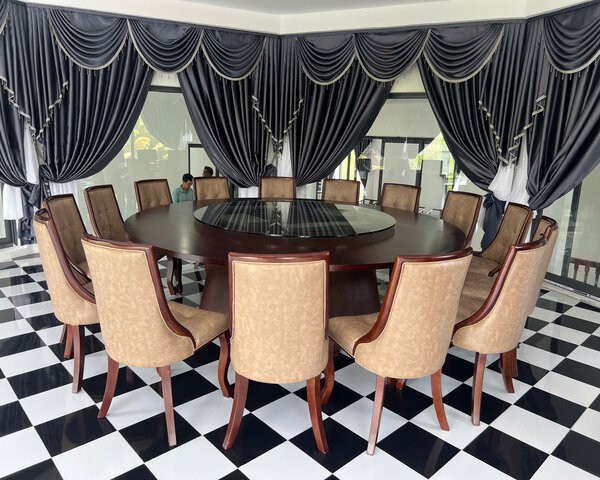 Bàn tròn 16 ghế mặt gỗ mâm xoay kính đẹp sang trọng