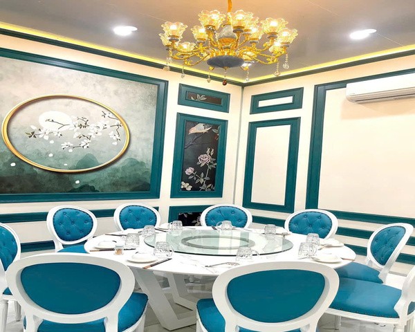 Bộ bàn đá mâm xoay kính ghế Louis