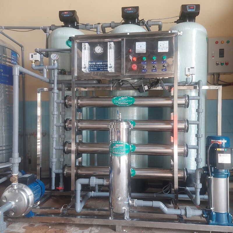 Máy lọc nước mặn thành nước ngọt 750 lít/giờ