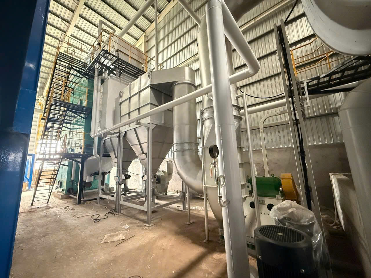 Lò hơi tầng sôi ống nước một balong, tuần hoàn tự nhiên - Lò Hơi Mayzer - Công Ty TNHH Kỹ Thuật Và Năng Lượng Mayzer Việt Nam