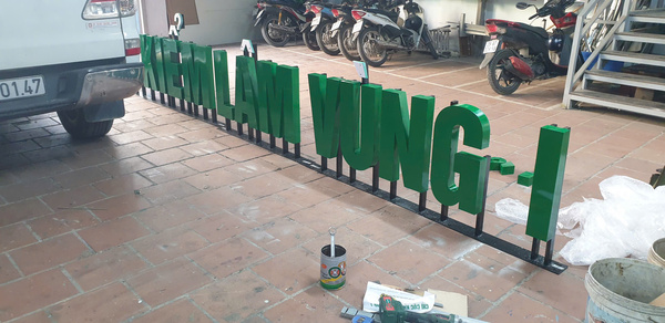 Thi công biển chữ hút nổi - Thi Công Quảng Cáo Tinh Hoa Việt - Công Ty TNHH Thương Mại Và Thi Công Quảng Cáo Tinh Hoa Việt