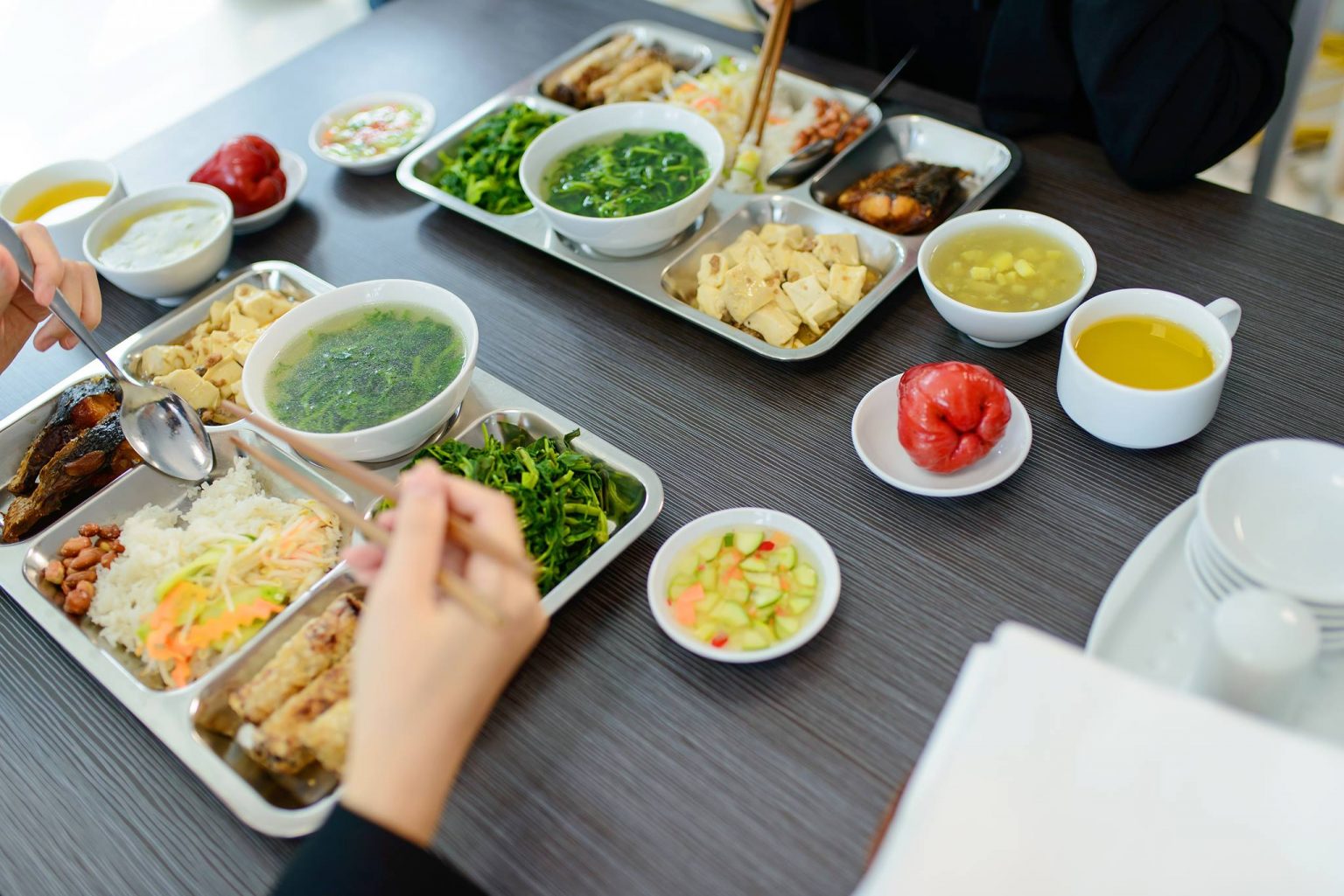Suất ăn công nhân - Suất Ăn Công Nghiệp Bảo Châu - Công Ty TNHH MTV Dịch Vụ Suất Ăn Bảo Châu