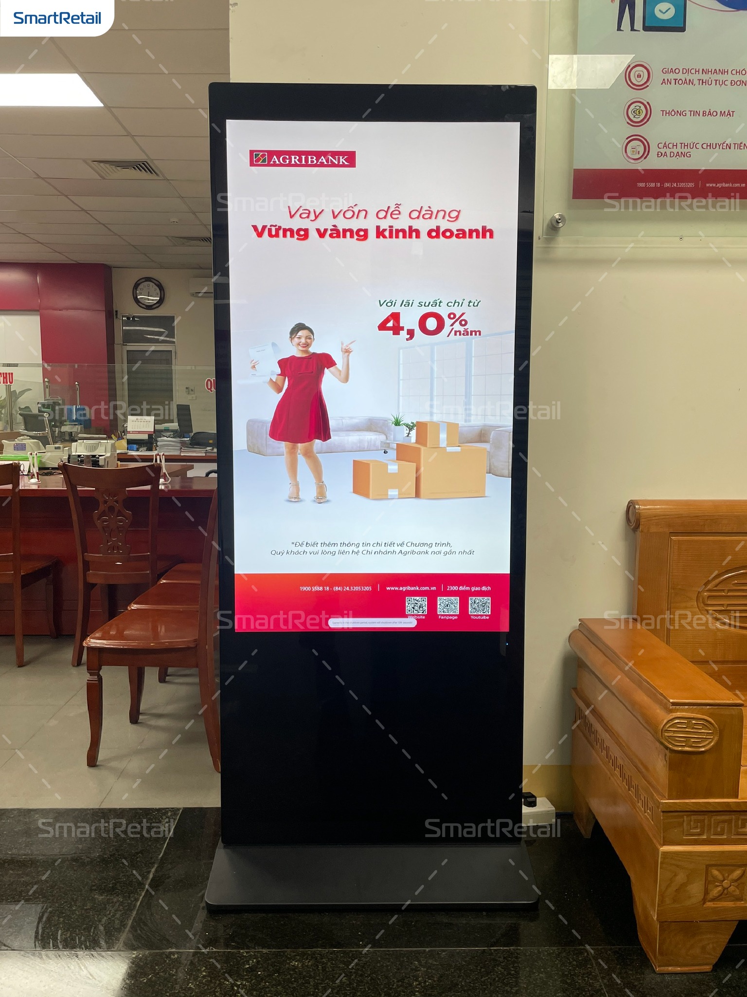 Màn hình quảng cáo chân đứng tại Agribank