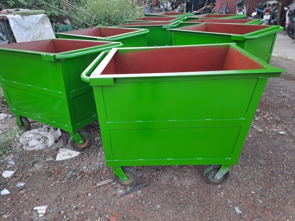 Xe gom rác - Môi Trường Quang Minh - Công Ty TNHH Công Nghiệp Môi Trường Quang Minh