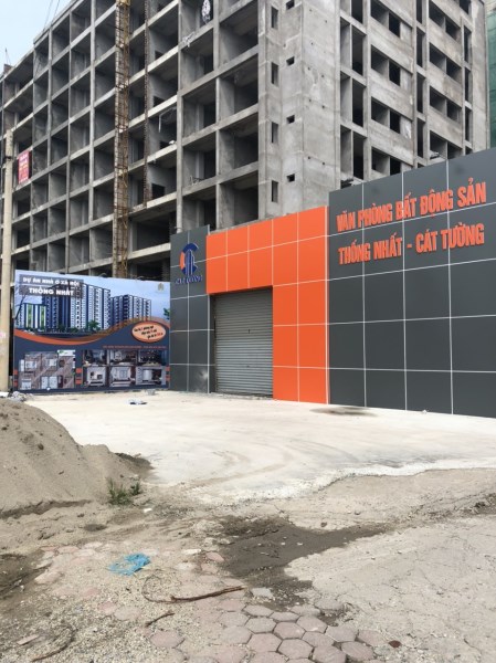 Bảng hiệu tòa nhà