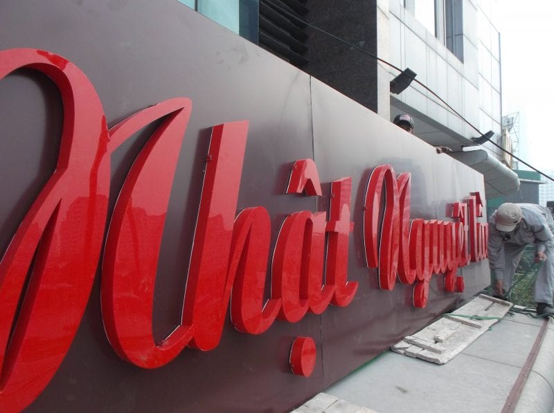 Thiết kế, thi công bảng hiệu logo mica