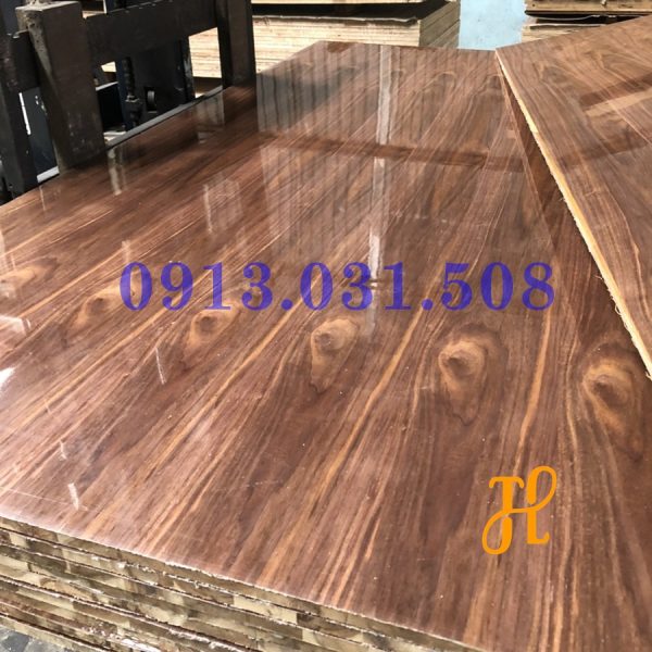 Gỗ ghép phủ Veneer phủ keo bóng - Gỗ Ghép Ván Ghép Hưng Phú - Công Ty TNHH Gỗ Ghép Hưng Phú