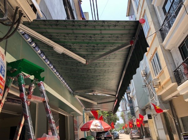Bạt mái hiên