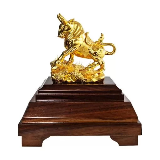 Tượng trâu phong thủy dát vàng