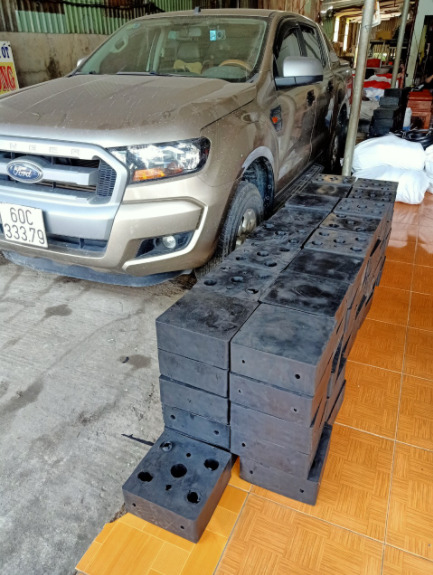 Cao su giảm chấn kho xưởng - Công Ty Cao Su Kỹ Thuật Vũ Trí