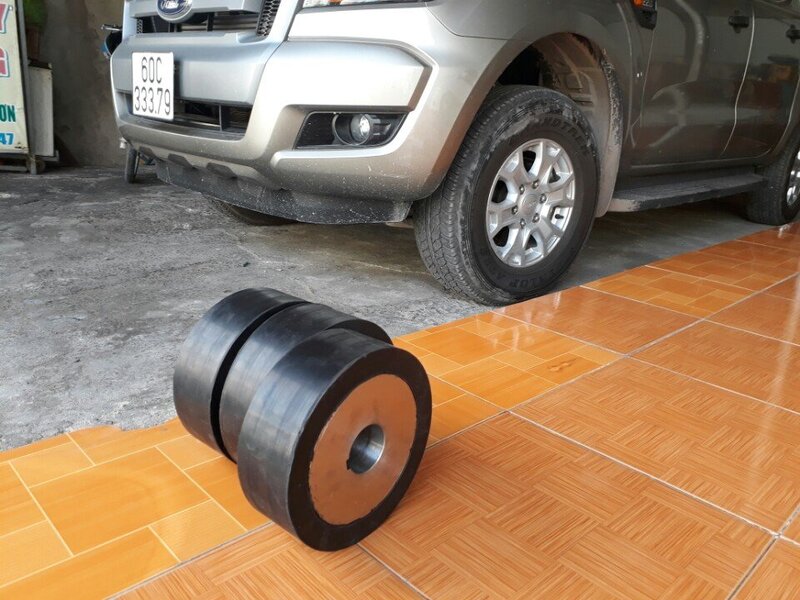 Bánh xe nâng điện PU - Công Ty Cao Su Kỹ Thuật Vũ Trí