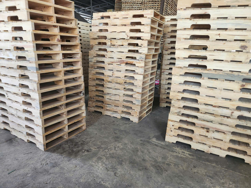 Pallet gỗ